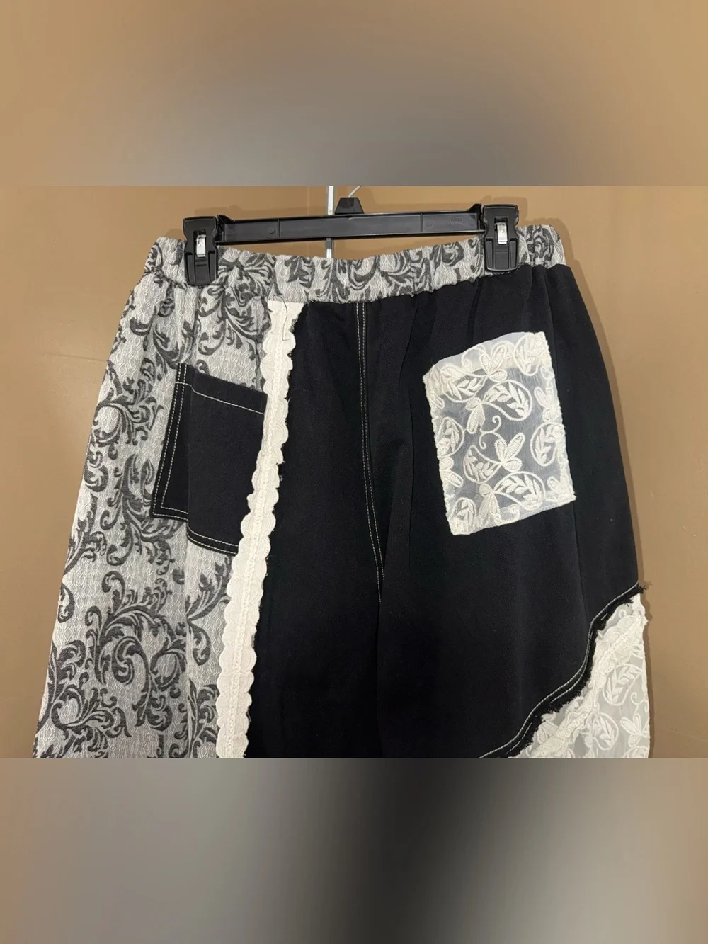 NWOT POL PATCHWORK BOHEMIAN PANTS. Size Large. - Picture 9 of 12